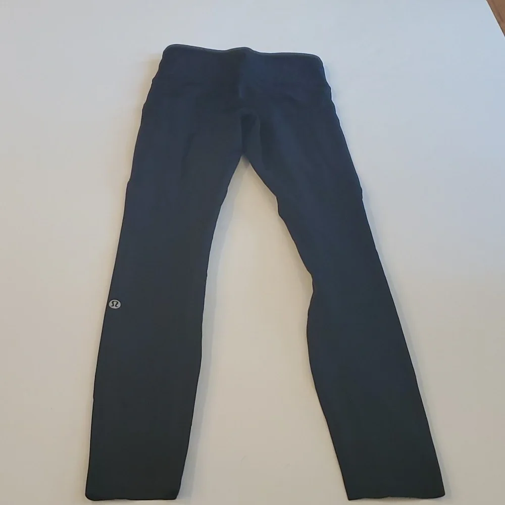 #1191 Lululemon leggings size 2 b591.